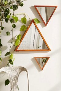 Miroirs triangulaires originaux en bois